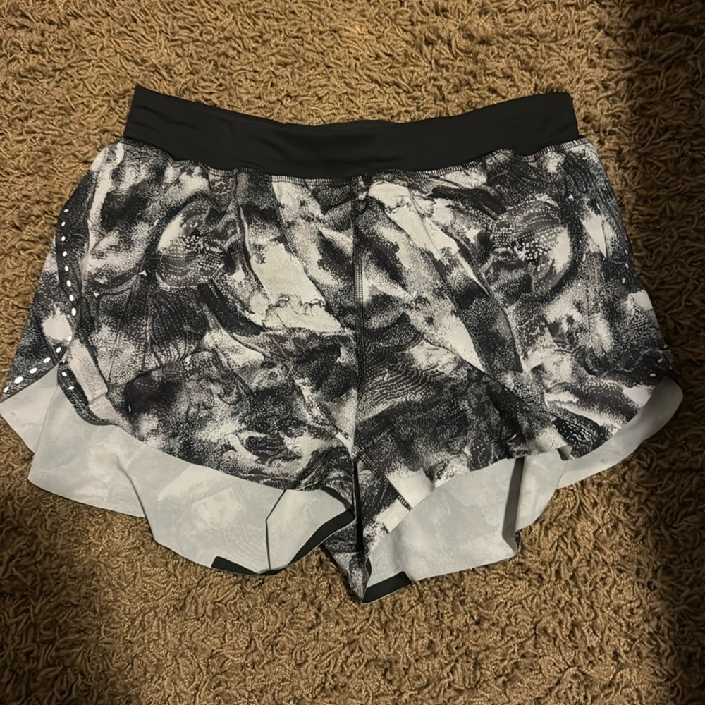 Lululemon Fast and Free shorts Size 6. Worn once